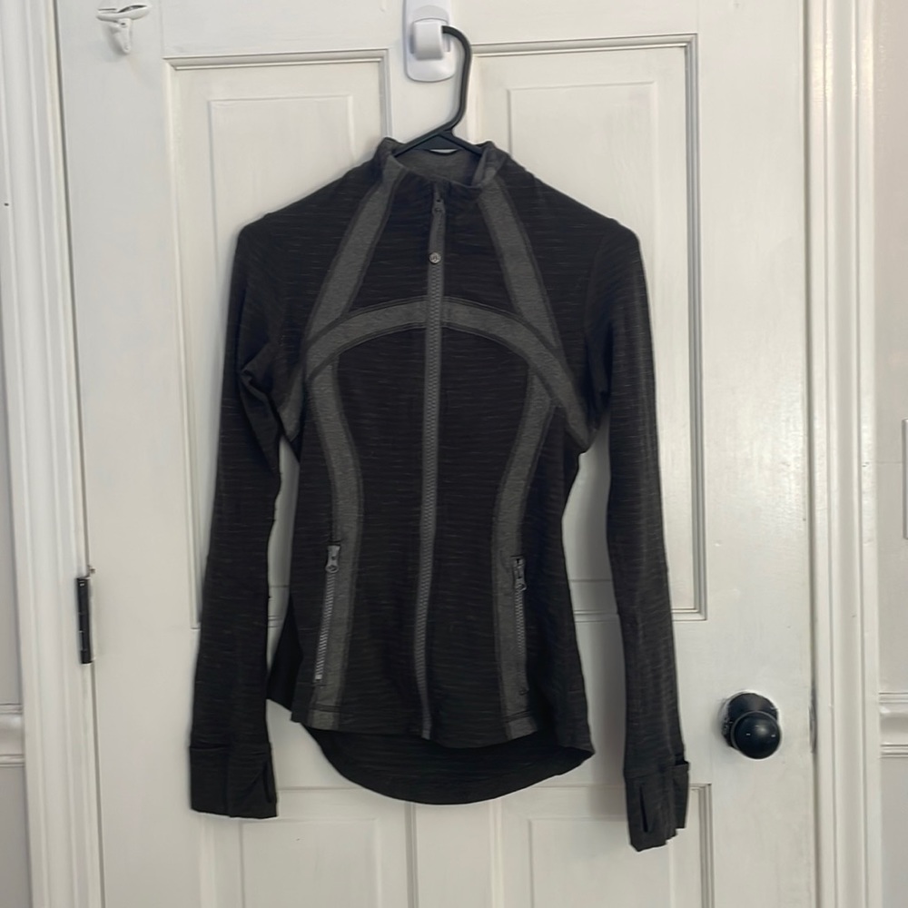 lululemon grey define jacket size 4 good condition
